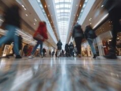 Tüketici yeme içmeden kısıyor, teknolojiden vazgeçmiyor